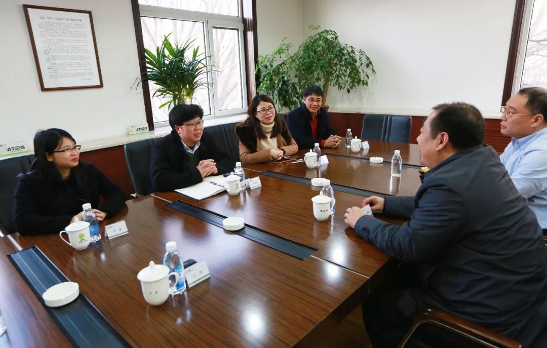 高新區負責同志會見美東醫藥董事長劉曉忠一行