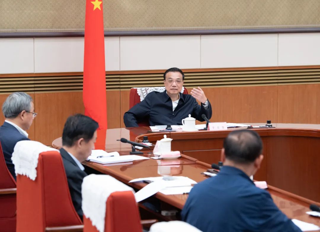 李克強主持召開政府特殊津貼制度高層次高技能人才座談會