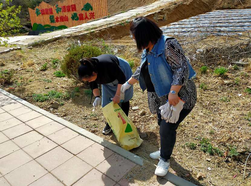 【黨史學習教育】高新區各基層黨組織結合“生態文明活動月” 積極為群眾辦實事