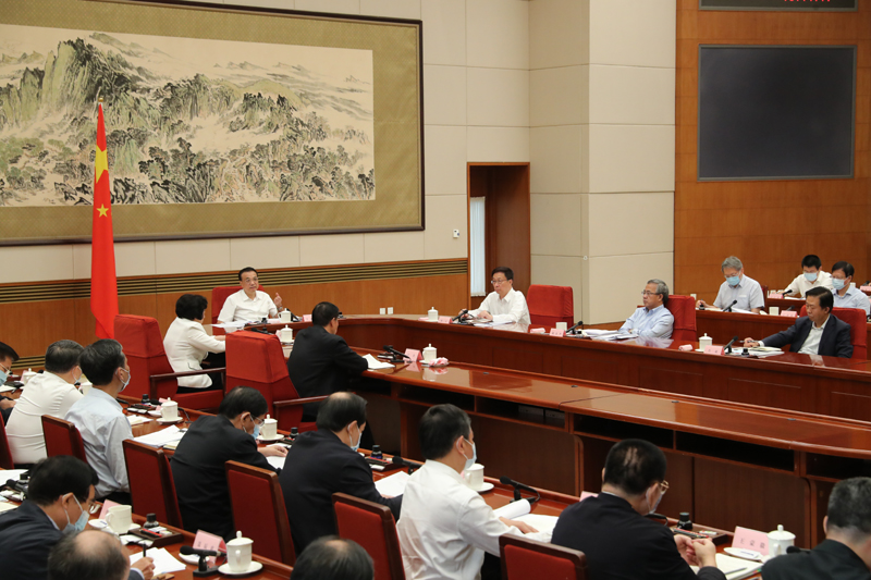 李克強(qiáng)主持召開(kāi)國(guó)務(wù)院振興東北地區(qū)等老工業(yè)基地領(lǐng)導(dǎo)小組會(huì)議