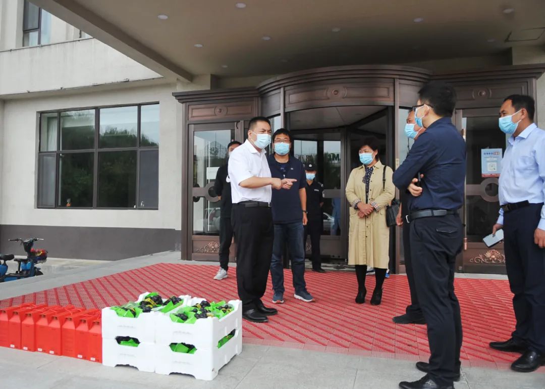 【疫情防控】張宏斌到高新區疫情防控集中隔離點、疫苗接種點進行慰問