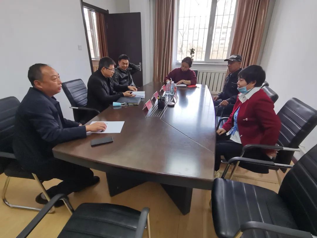 【藥都要聞】本溪高新區(qū)黨工委委員、管委會(huì)副主任黃代東到區(qū)信訪接待大廳接待來(lái)訪群眾