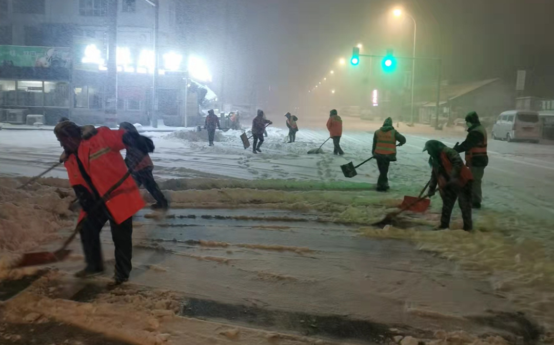 【藥都要聞】高新區環境保護與城市管理局晝夜奮戰 破冰除雪保暢通
