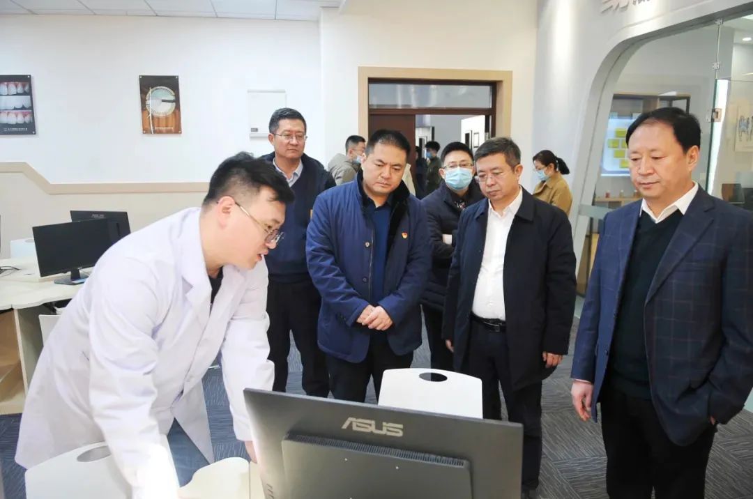 【開展“六個年”活動】張宏斌深入遼寧醫(yī)藥職業(yè)學(xué)院調(diào)研座談 現(xiàn)場研究解決實(shí)際問題