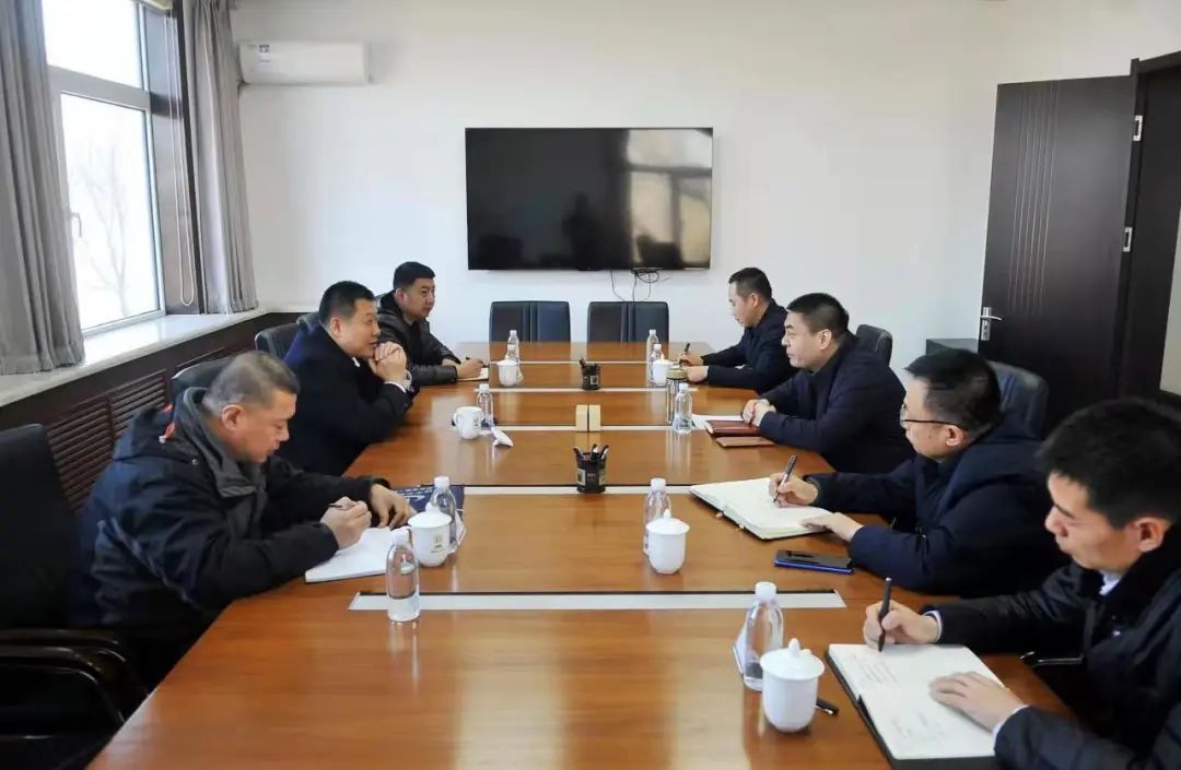 【開展“六個年”活動】張宏斌會見遼寧山水工源水泥有限公司總經(jīng)理王廣新一行洽談大宗固廢綜合利用產(chǎn)業(yè)園項(xiàng)目合作事宜