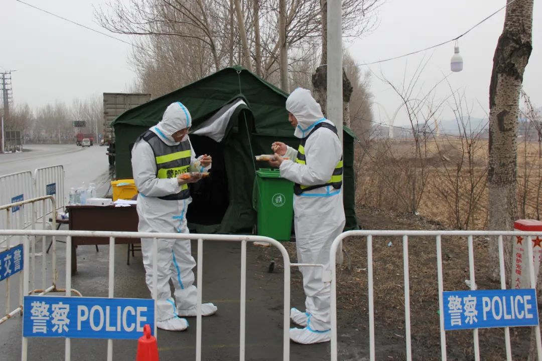 【疫情防控】強化黨建引領 筑牢銅墻鐵壁 藥都公安全警全力堅決守好本溪防疫“北大門”