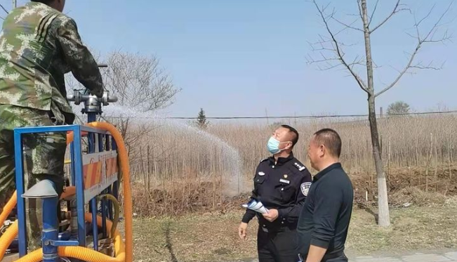 【藥都要聞】高新區交警護航春耕  送水電到田地