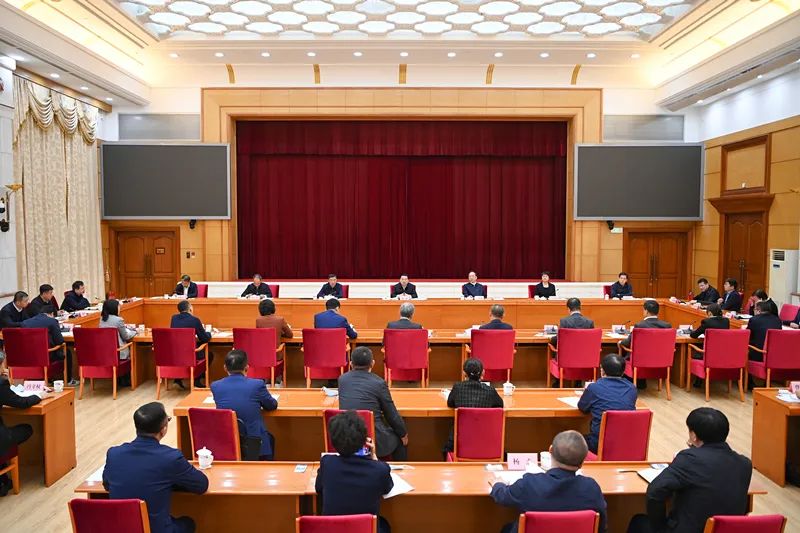 全省民營企業家座談會召開 郝鵬講話 李樂成主持