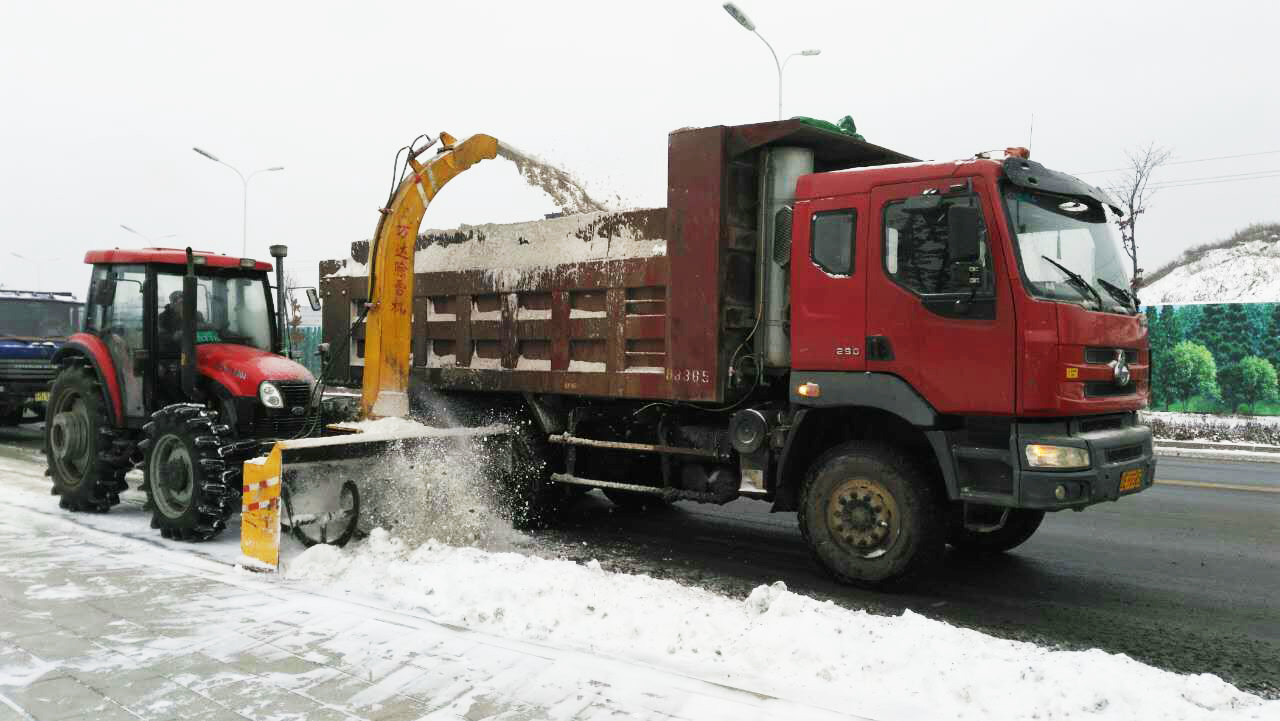 高新區吹響清雪集結號 凌晨除雪保道路暢通