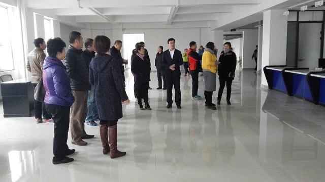 我市外貿出口企業參觀華廈三寶公司保稅庫