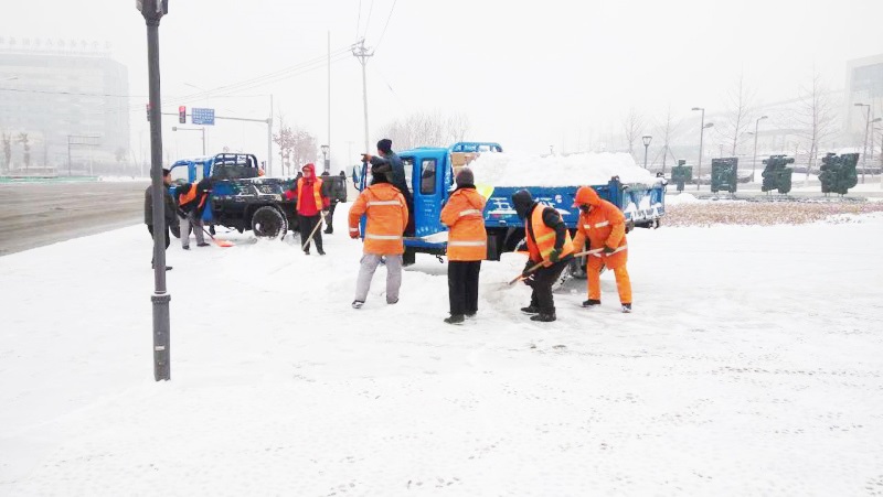 高新區連夜除雪保道路暢通
