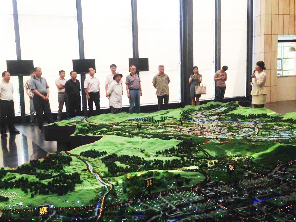 部分離退休老干部參觀中國藥都