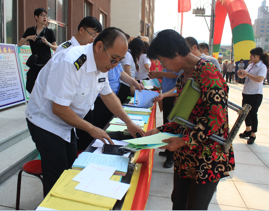 高新區開展2015年安全生產月咨詢日活動