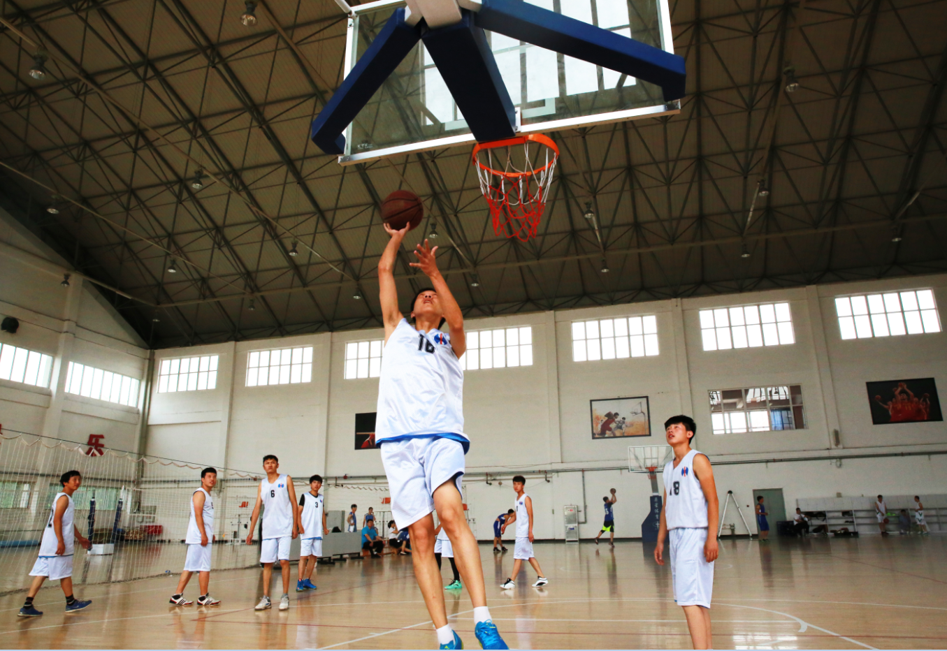 高新區(qū)第三屆“藥都杯”籃球賽開賽