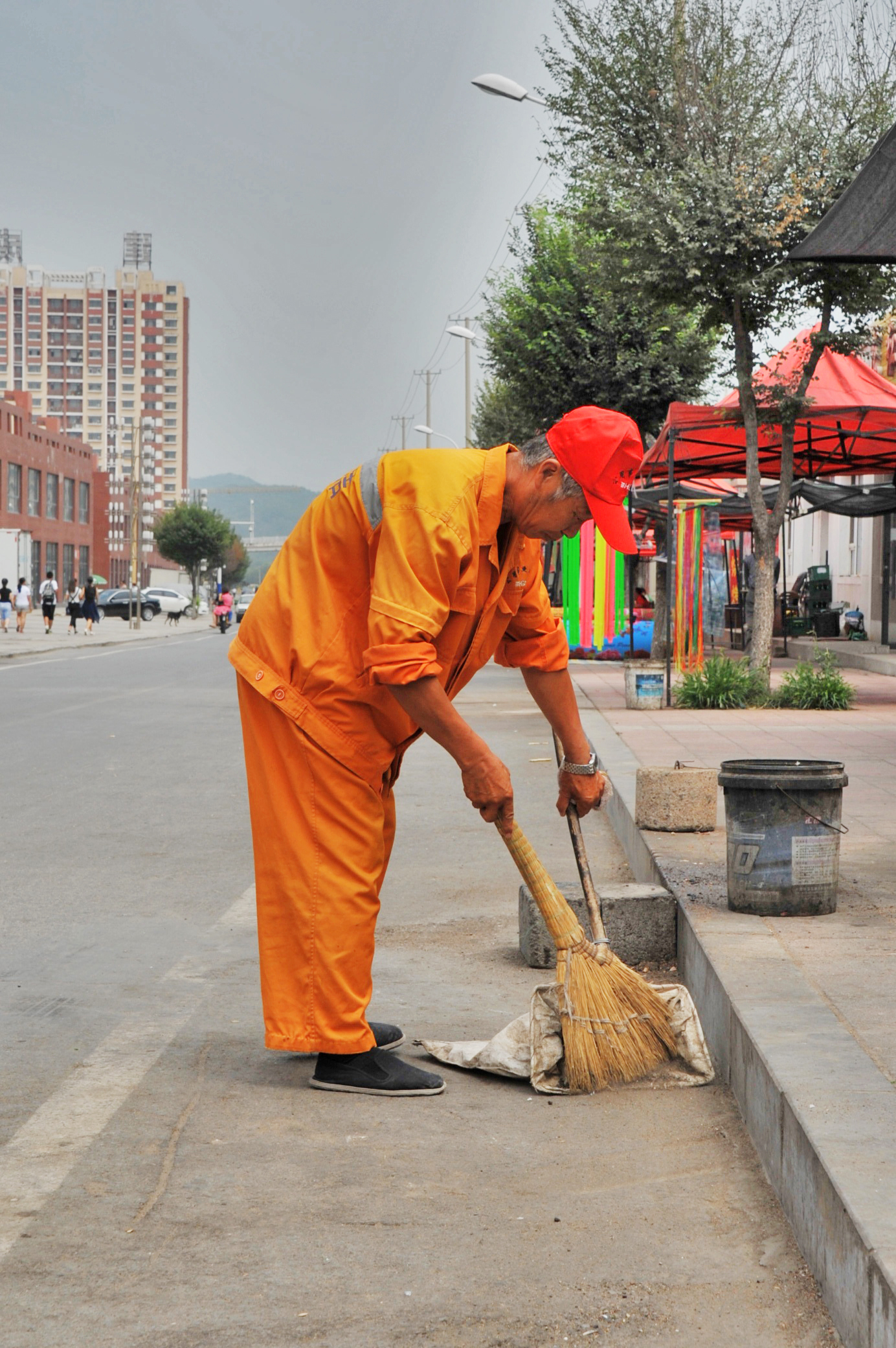 點贊：“讓山城的大街小巷干干凈凈”之平凡人的大能量