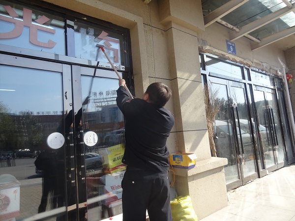 高新區開展城市環境衛生集中整治 