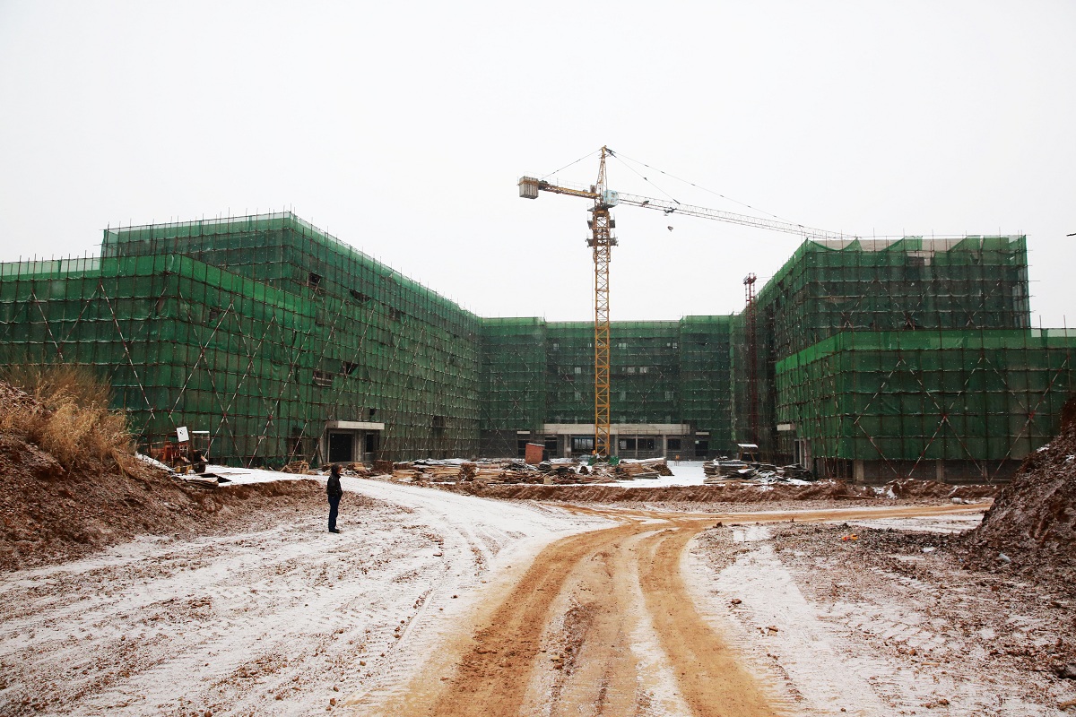 遼寧醫(yī)藥本溪校區(qū)一期3棟建筑完成主體封頂