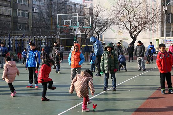 遼寧實驗學校本溪分校：彩毽翻飛賽中忙