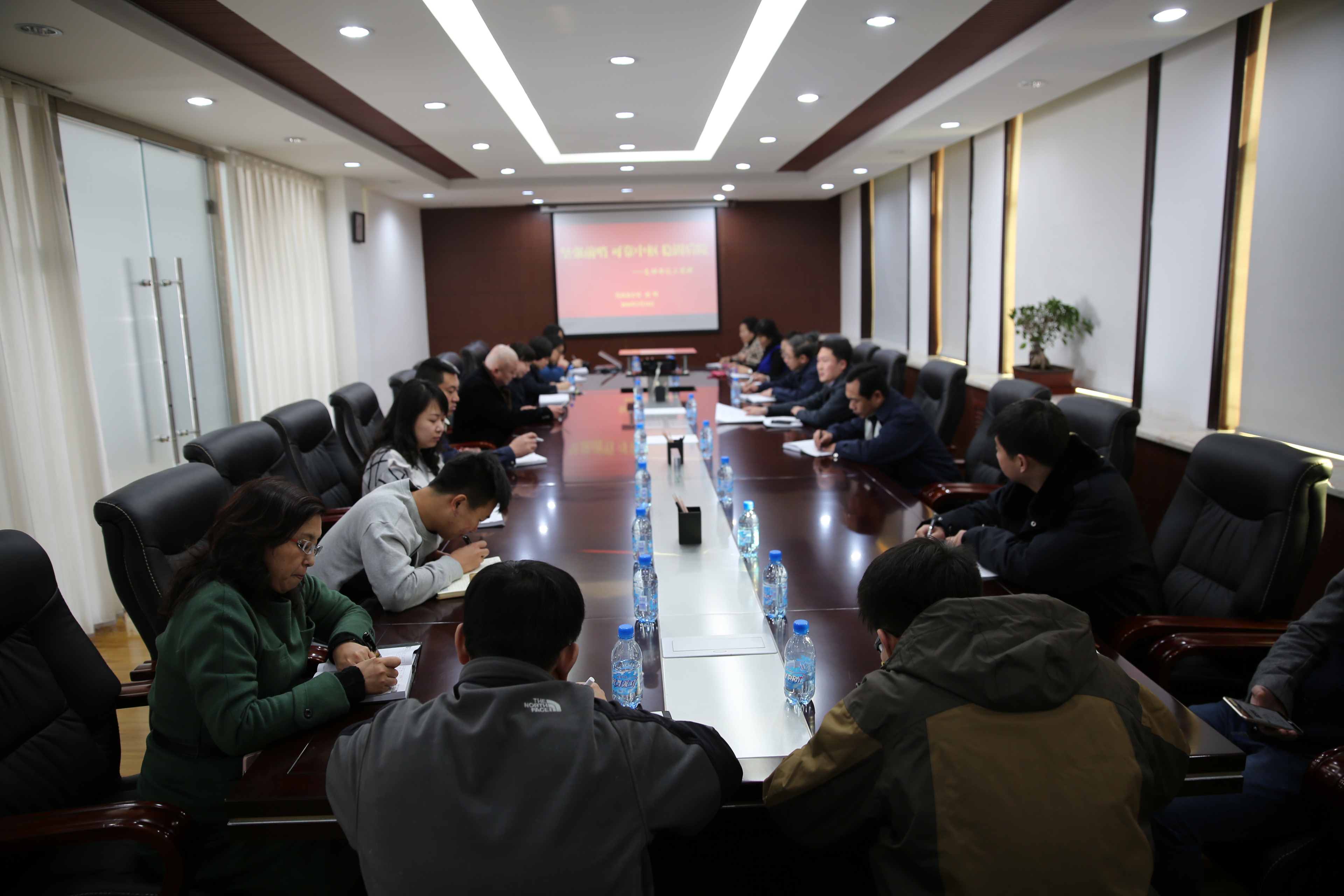 全力打造高新區(qū)的“堅強前哨、可靠中樞、穩(wěn)固后院”