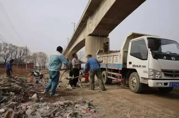 高新區(qū)開展春季環(huán)境衛(wèi)生整治活動