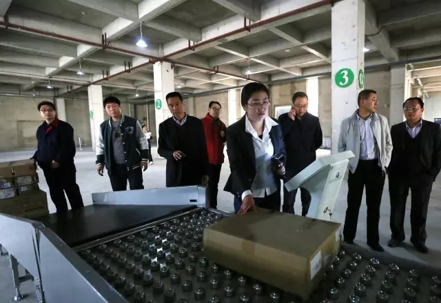 市保稅倉(cāng)跨境直郵海關(guān)監(jiān)管場(chǎng)所通過(guò)大連海關(guān)驗(yàn)收