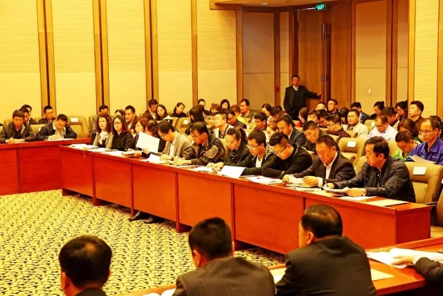 高新區(qū)邀請(qǐng)企業(yè)和高校評(píng)議營(yíng)商環(huán)境建設(shè)工作