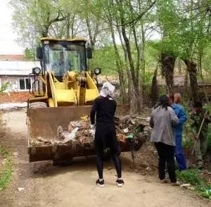 石橋子街道辦事處環(huán)境衛(wèi)生整治還百姓一片潔凈
